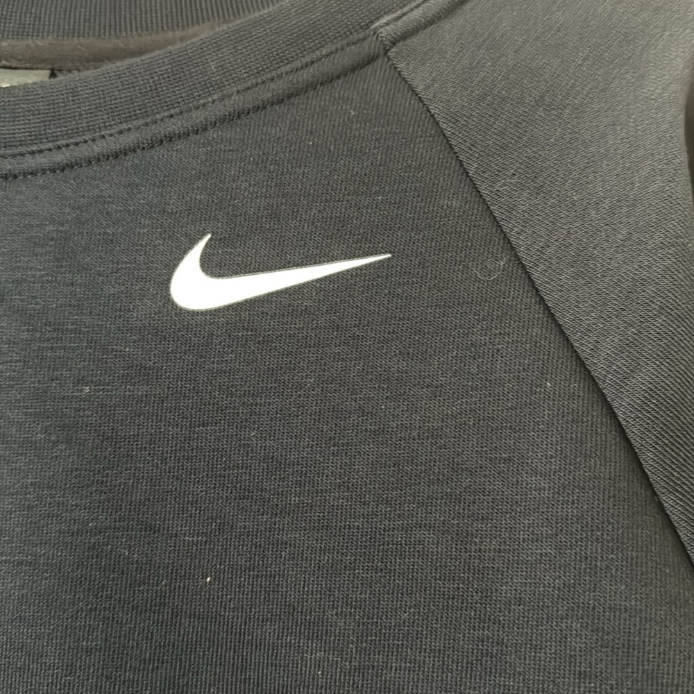 Nike Women's Dry Long Versa Vented Hem crewneck size small - Picture 2 of 6